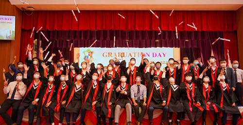 9月入學！香港16間熱門中學接受插班！盤點申請時間+申請年級+申請訣竅！