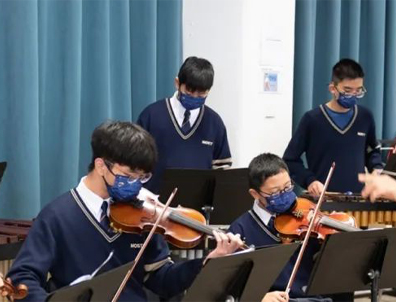 港八大學(xué)子層出不窮！這些Band2中學(xué)有望升咖Band1！目前可申請(qǐng)！